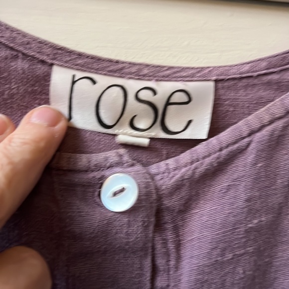 Linen top. - Picture 2 of 3